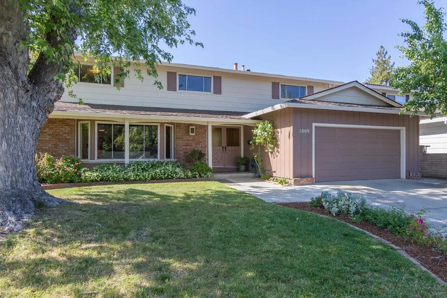 1809 Frobisher Way photo 1