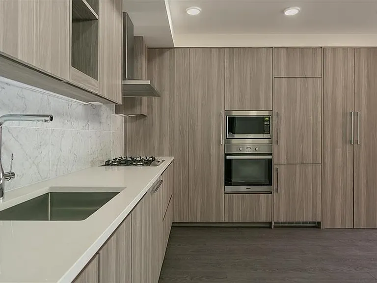 455 SW Marine Dr #707 — Photo 1
