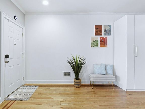 3rd image of 303 Manhattan Ave #1