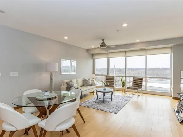 1303 5th St Unit 402, Coralville, IA 52241