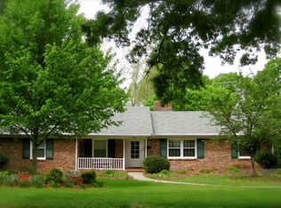 854 Shoreland Rd, Winston Salem, NC 27106