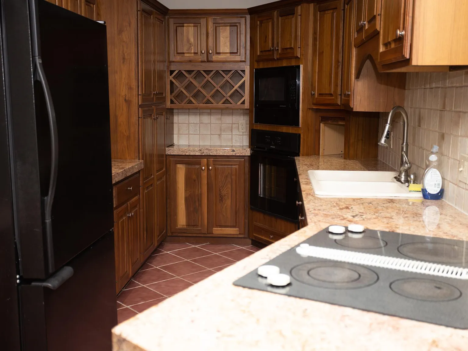 2 bed, 1868 sqft, $2,100 — Photo 2