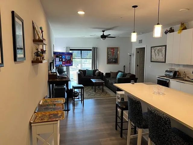 2 bed, 1146 sqft, $2,400 — Photo 3