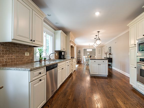 4th image of 1933 Fieldwood Dr