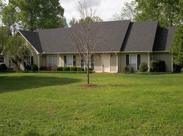 1st image of 400 Meadowlawn Dr