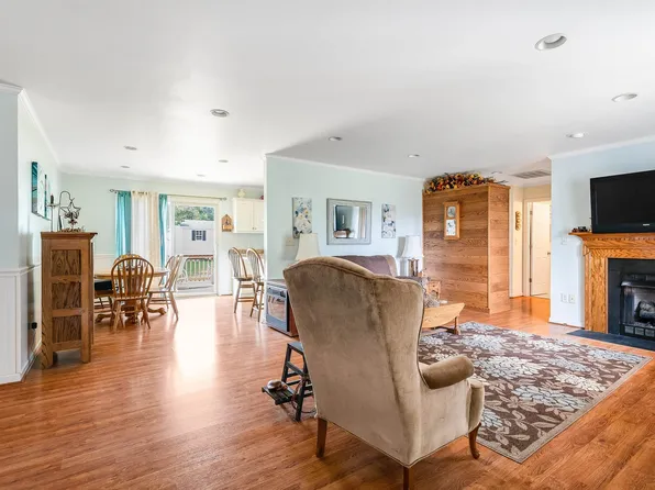 100 Fall Ridge Dr, Stuarts Draft, VA 24477
