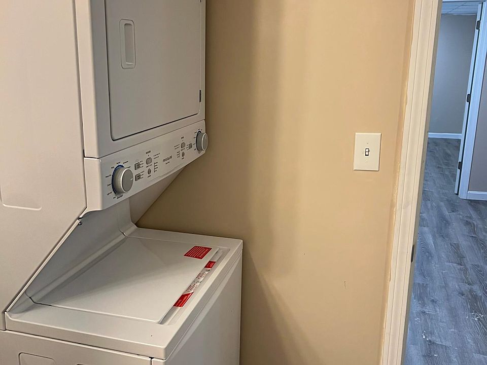 1st image of 70 Comstock Dr #1