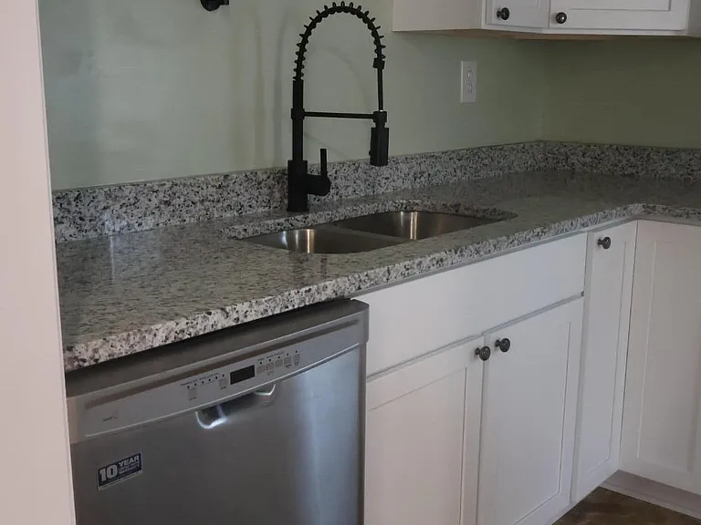 101 Stanley Dr — Photo 4