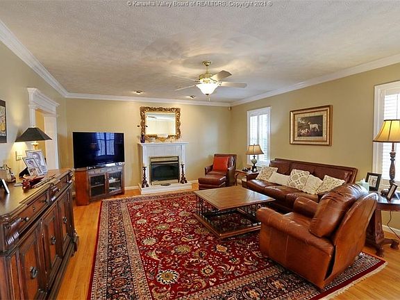 5th image of 8 Southcove Ln