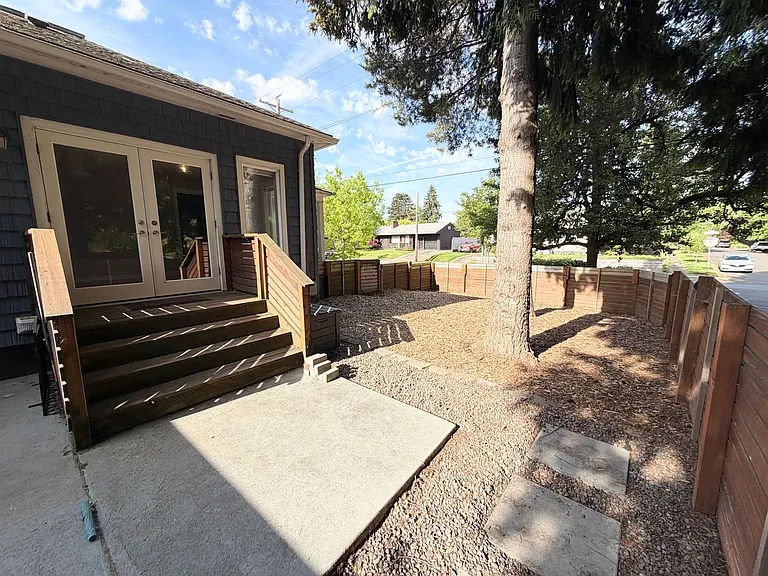 9216 N Portsmouth Ave — Photo 32