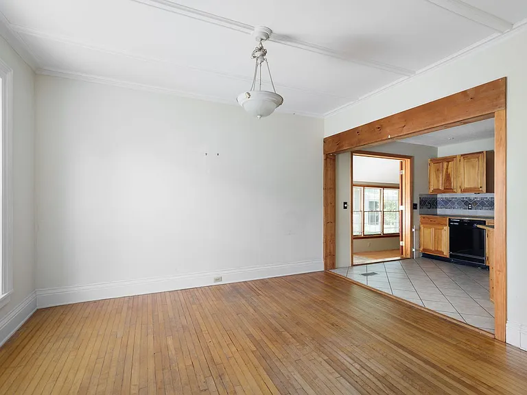 427 Flower Ave E — Photo 11
