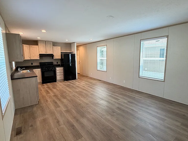Oak Tree Village — Photo 40