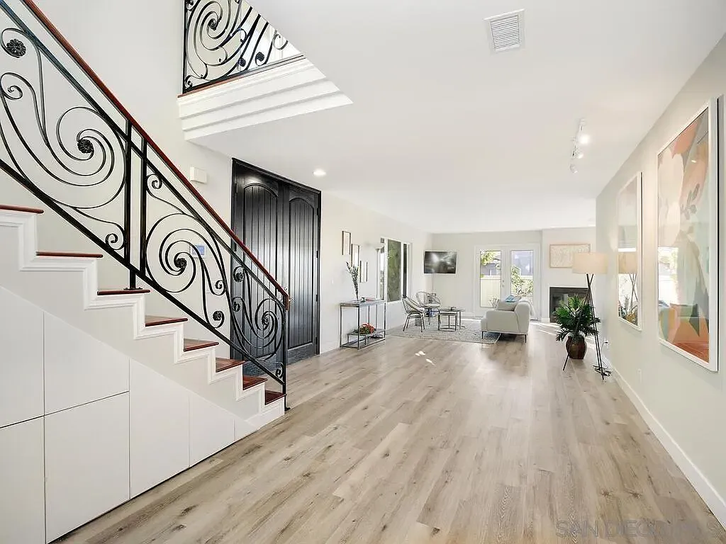 4 bed, 4.0 bath, 2990 sqft, $13,000 — Photo 3