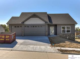 2037 Gindy Cir, Cir, NE 68147