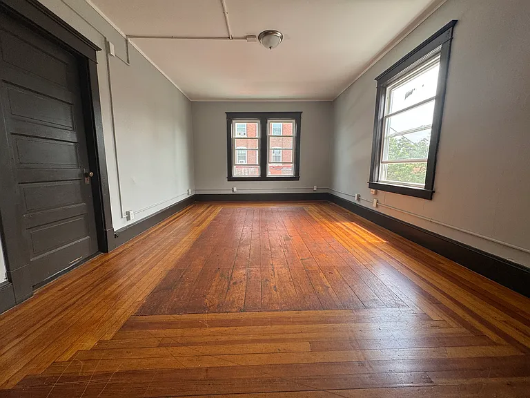 31 Chestnut St #C — Photo 2