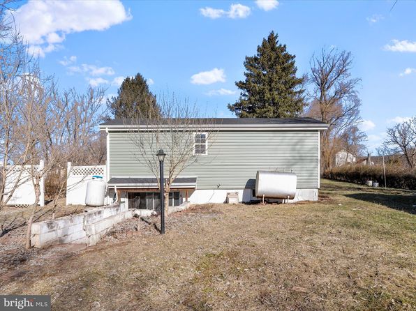 32 Bullett Aly, Paw Paw, WV 25434