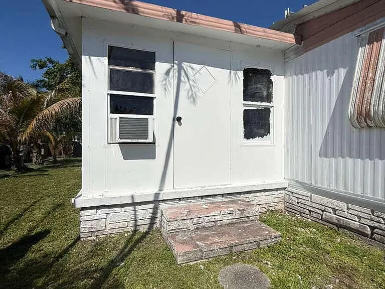 3461 SW 50th Ter — Photo 13