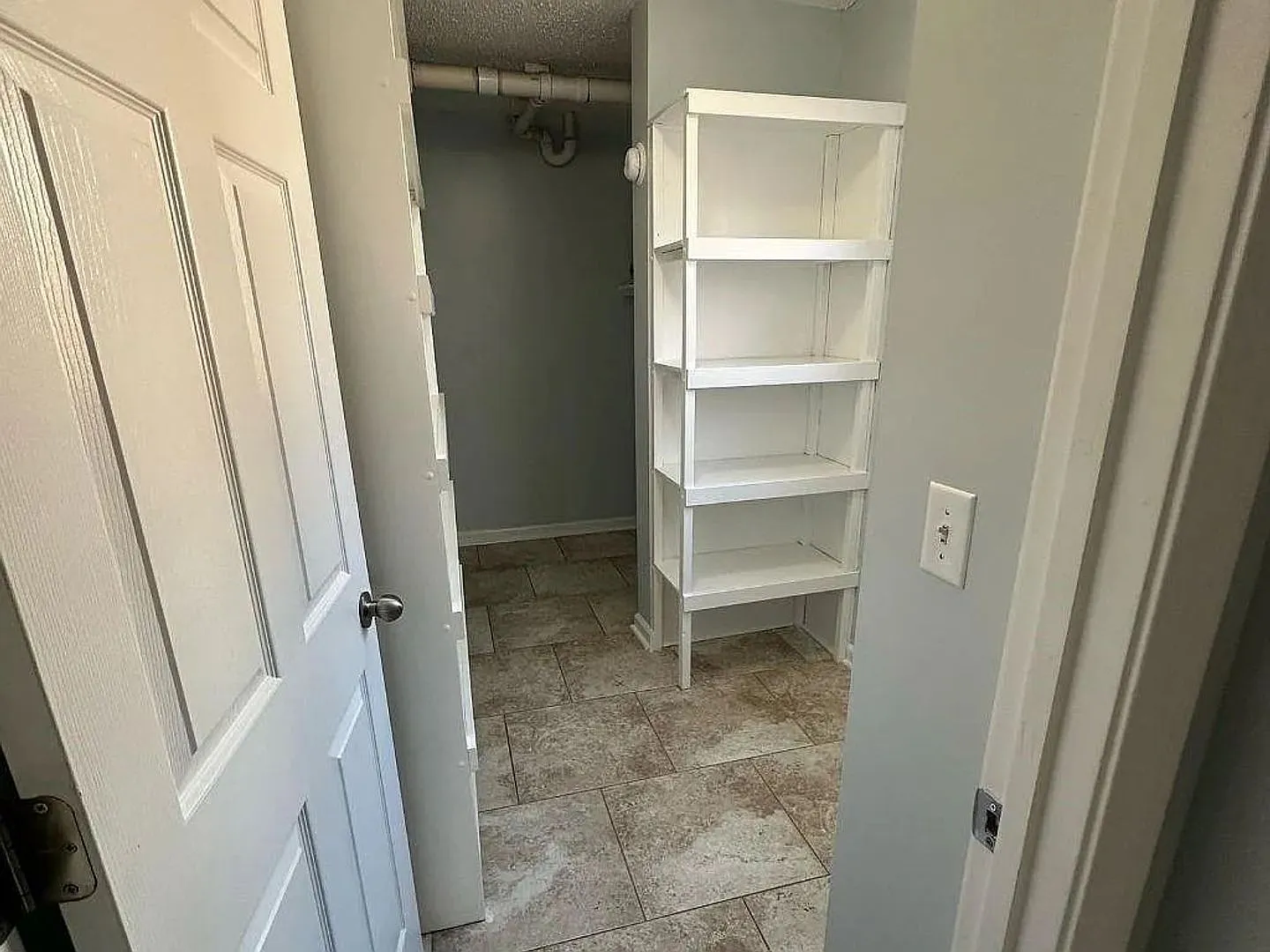 Room in 4 Bedroom Home at Lakeview Dr — Photo 3