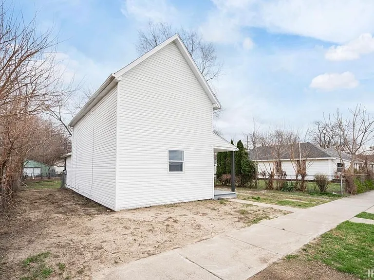 1810 N Market St — Photo 12