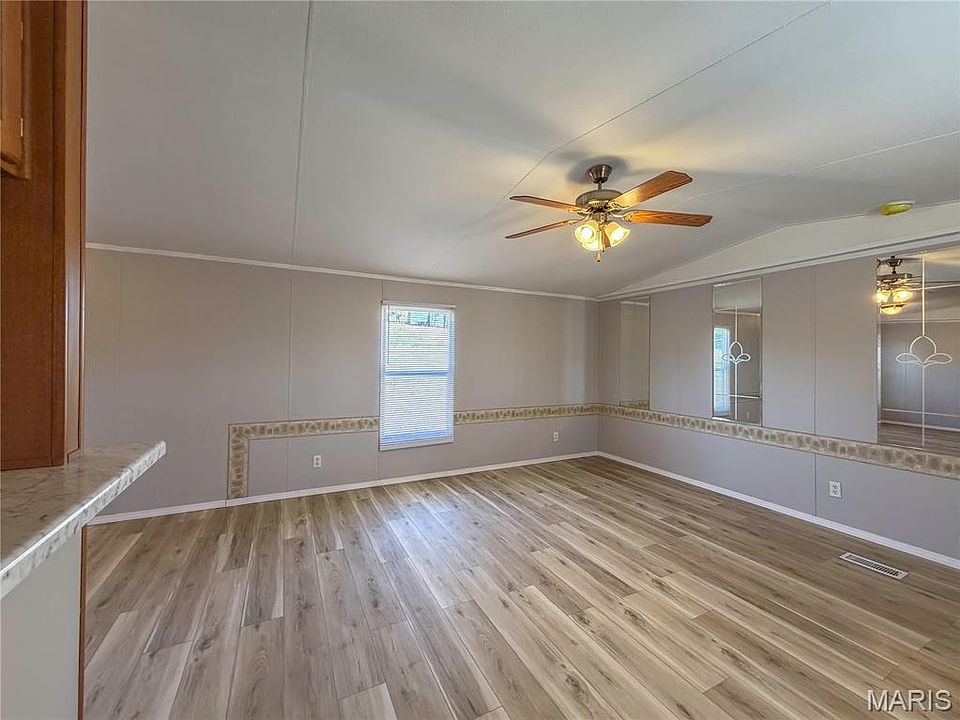 1st image of 4057 Crest Dr