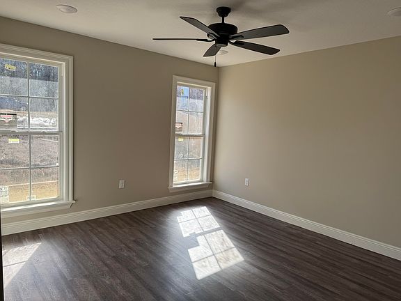 5th image of 24 Jackson Square Dr