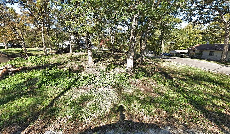 2nd image of Corner Of Rose Avenue And Elgin Ave