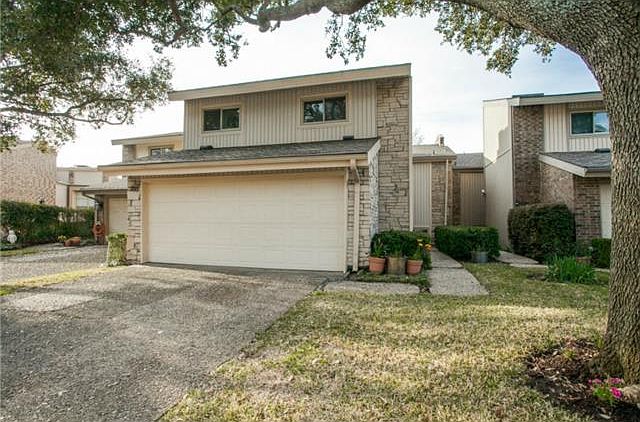 1st image of 2934 Woodcroft Cir