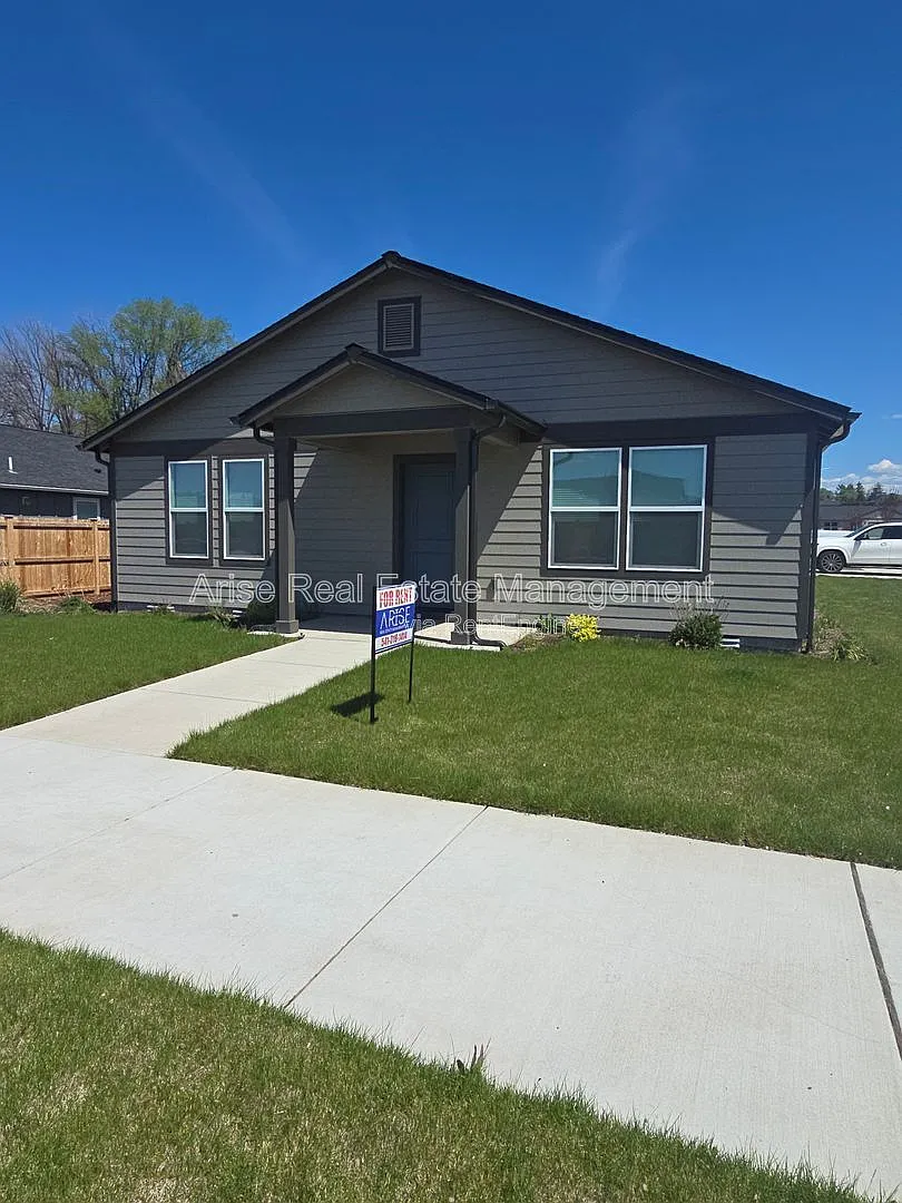 3 bed, 2.0 bath, 1677 sqft, $2,199 — Photo 2