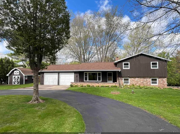 N1251 River Dr, Greenville, WI 54942