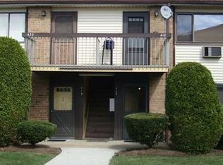 417 Cricket Ln, Woodbridge, NJ 07095