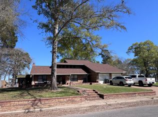 201 Westwood Dr E, Trinity, TX 75862