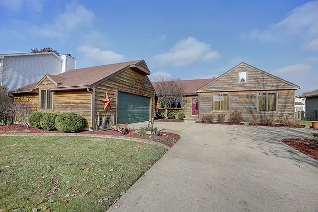 1017 Ascot Dr photo 1