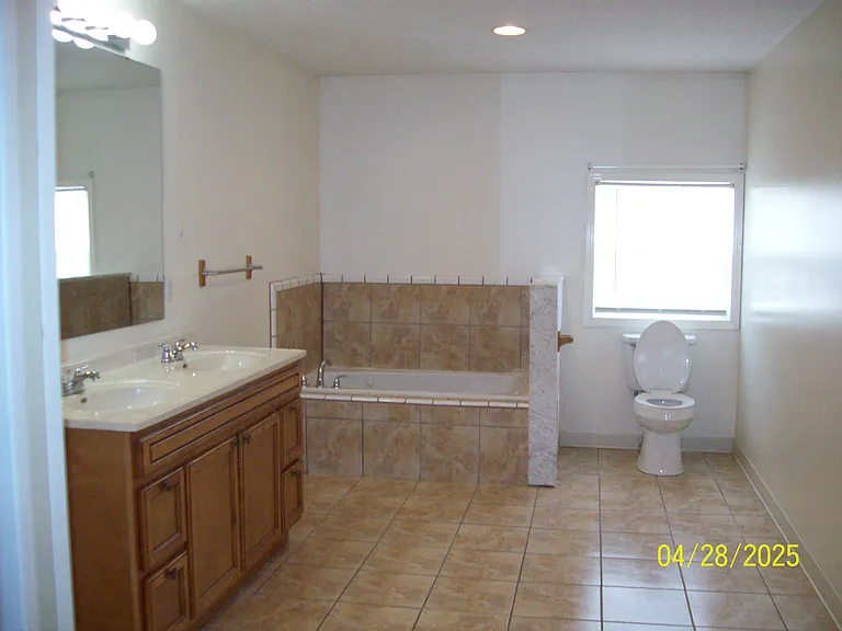 405 Brown St — Photo 7