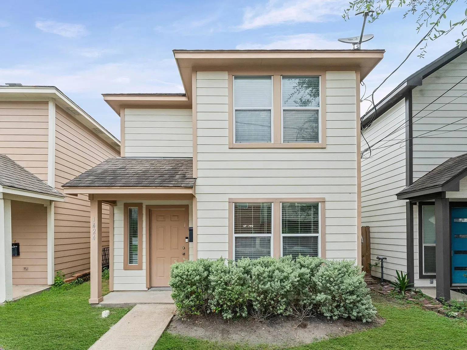 3 bed, 2.5 bath, 1307 sqft, $1,995 — Photo 3