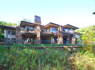 2 Black Lake Ct, North Oaks, MN 55127