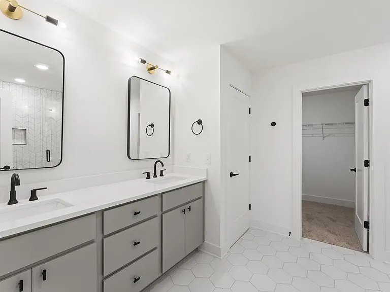 608 Markham St — Photo 19