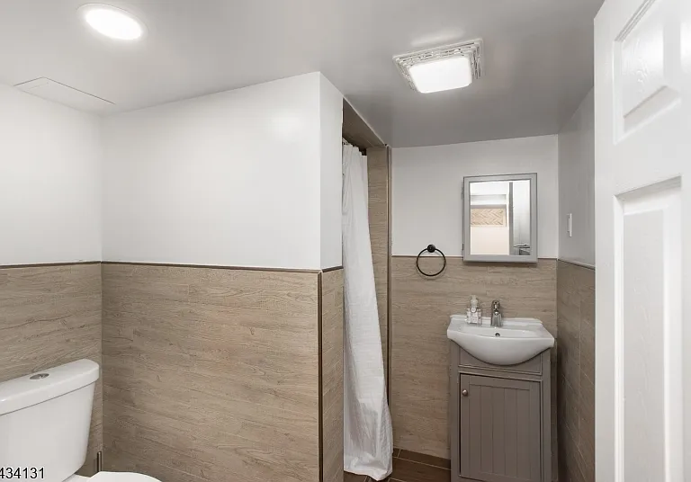 138 Jerome Pl — Photo 22