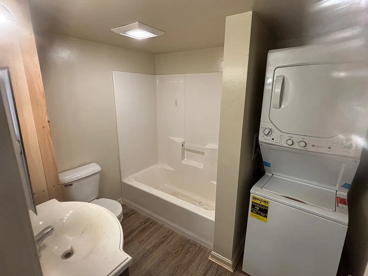 3 bed, 1.0 bath, 788 sqft, $1,950 — Photo 2