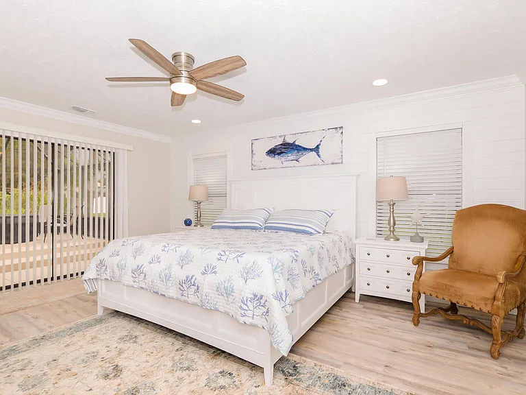 2411 NE Pinecrest Lakes Blvd — Photo 16