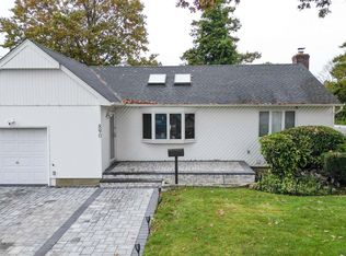 890 Warner Rd, Valley Stream, NY 11580