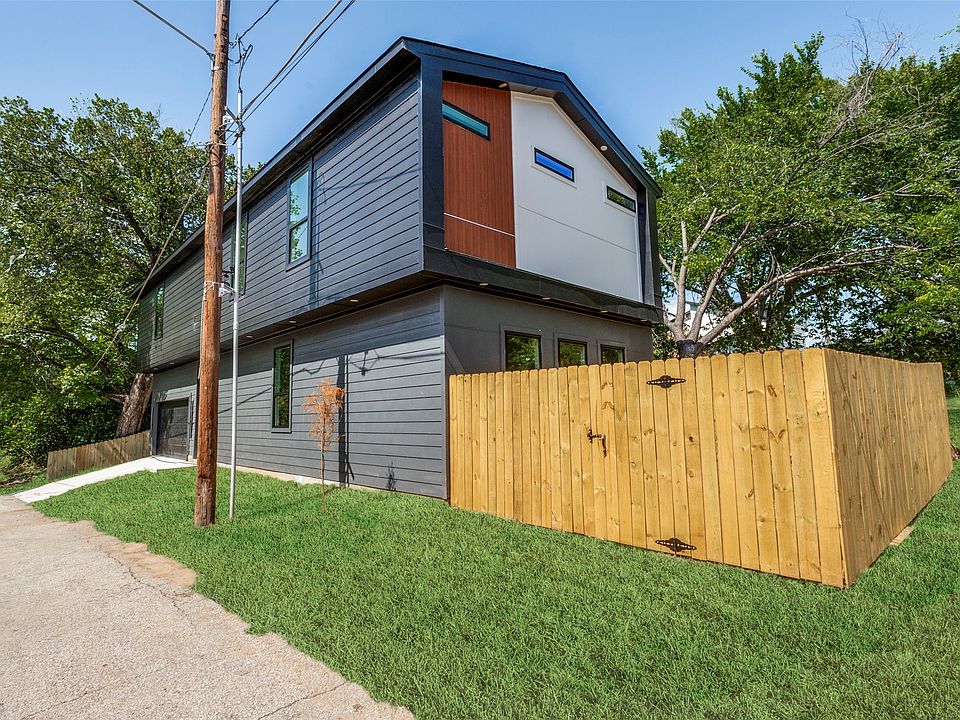 1st image of 524 Tama St