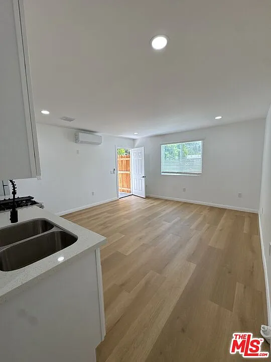 Studio, 1.0 bath, 500 sqft, $2,200 — Photo 3