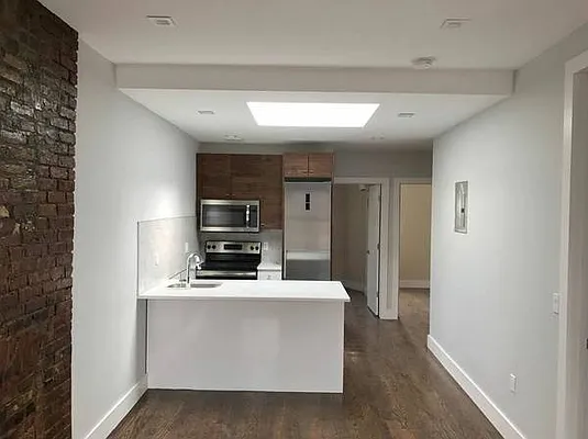 Rented by Premier Metro Realty Corp | media 20