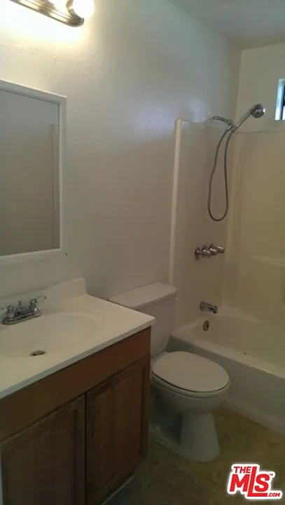 2 bed, 2.0 bath, 900 sqft, $2,100 — Photo 3