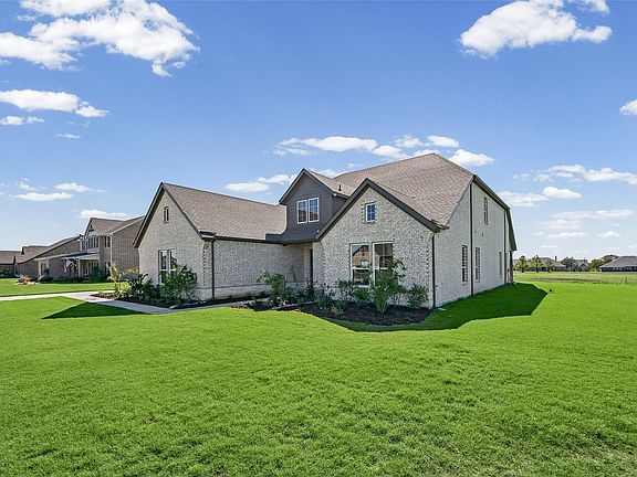 4th image of 585 Brown Rd