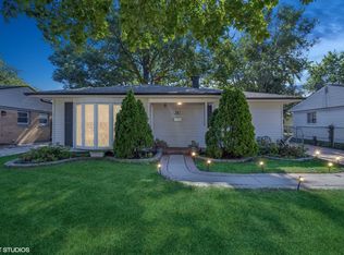 321 E Dennis Rd, Wheeling, IL 60090