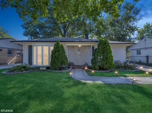 321 E Dennis Rd, Wheeling, IL 60090