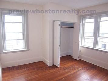 2nd image of 51 Brackett St #Bw2