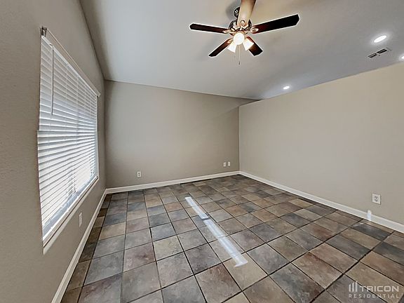 3rd image of 462 N Opal St