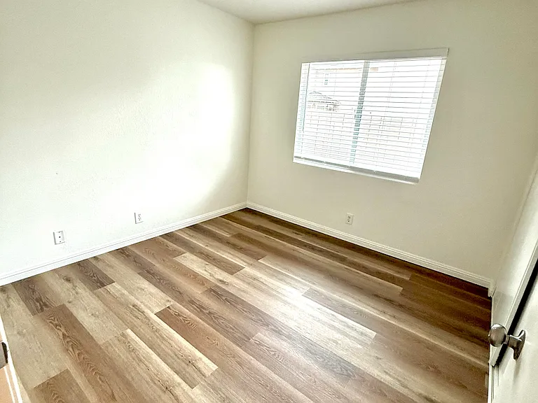 952 Pine Ave #A — Photo 11